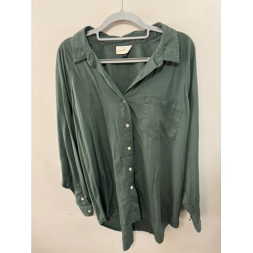 Universal Thread Womens Sage Green Button Down Shirt Long Sleeve Size XS - Picture 2 of 3